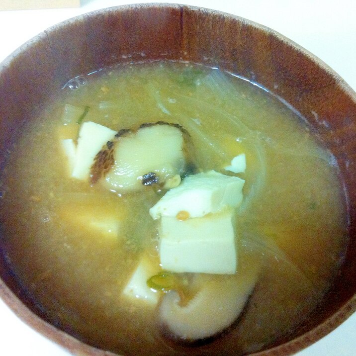 甘～い♪豆腐と玉ねぎのお味噌汁